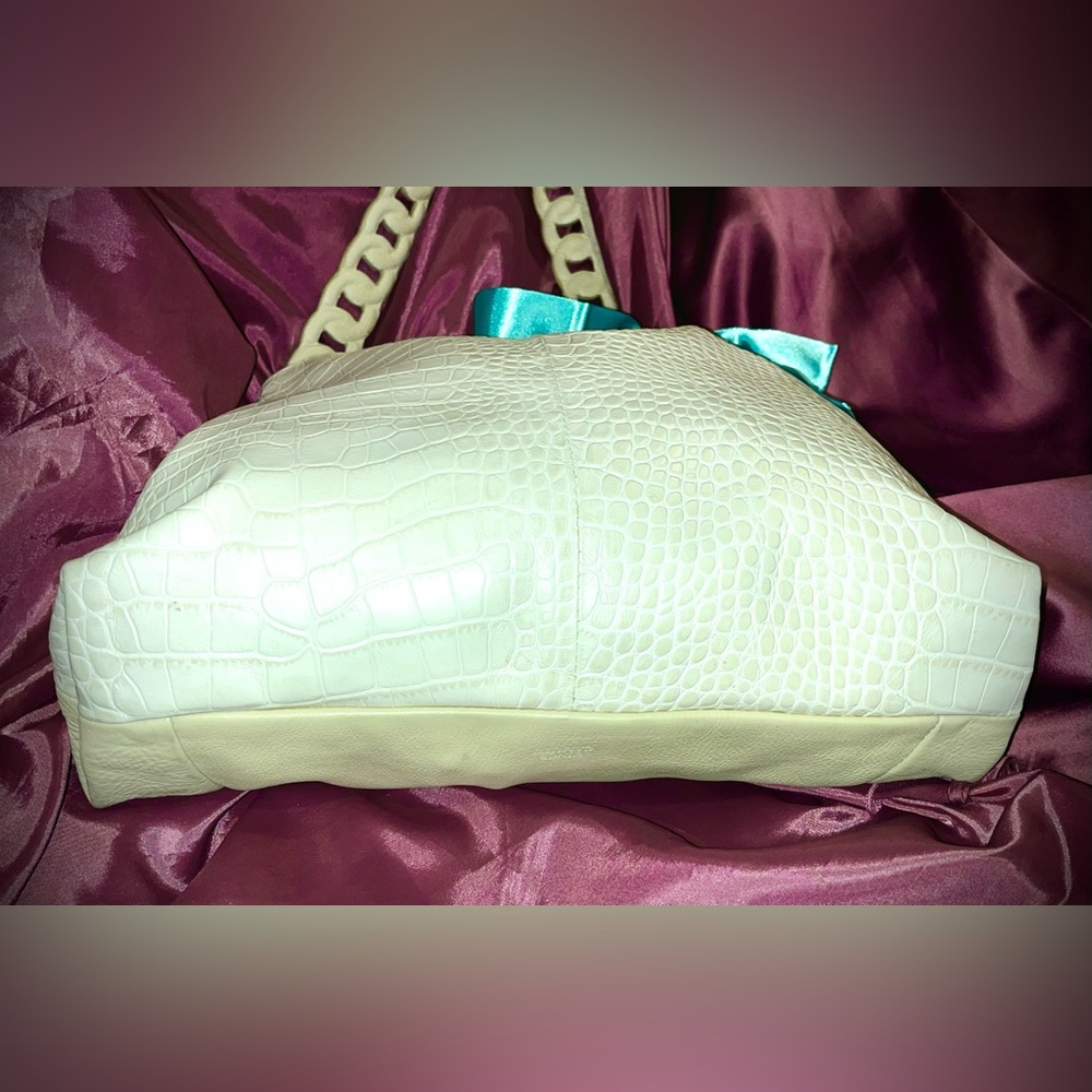 Vince Camuto Deeha Hobo Bag with VC Dust Bag - Picture 11 of 16